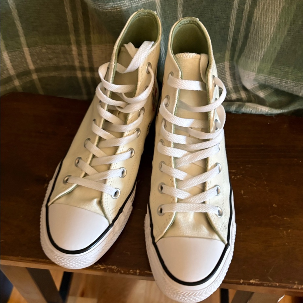 Converse all star High-Tops with Embroidered Bees and Berries - Picture 7 of 12